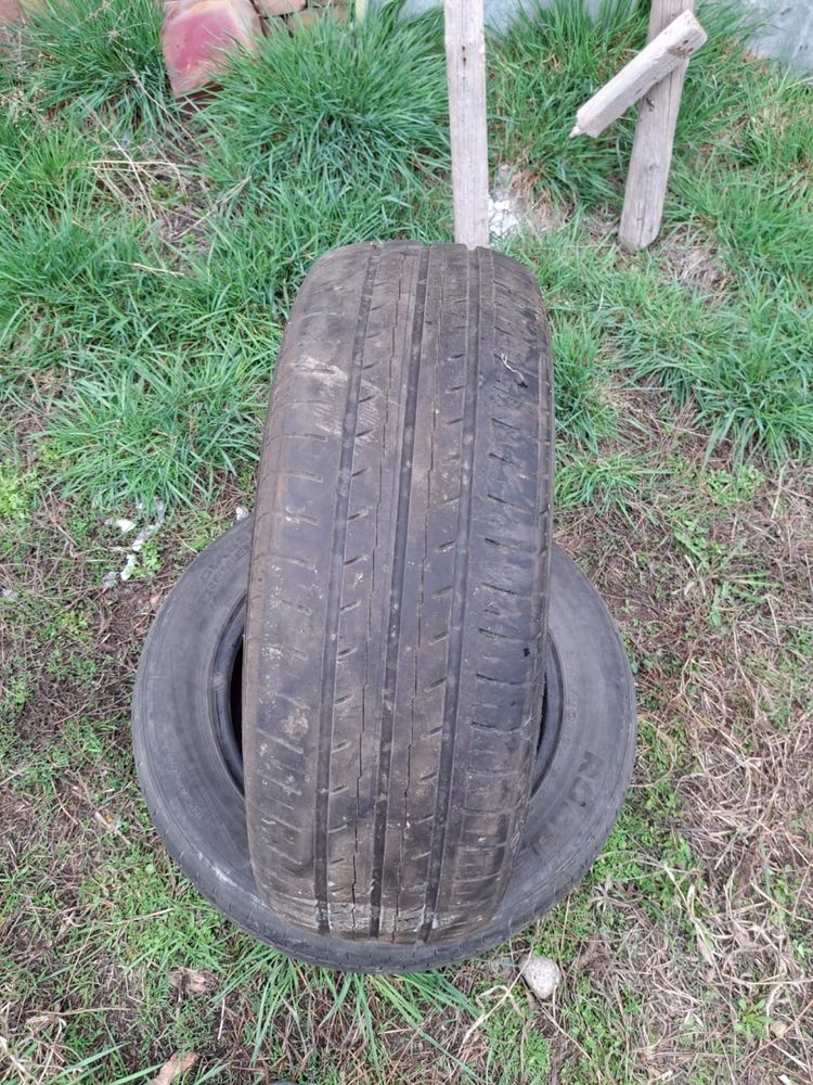Camry 30 продаю шины 205/60 R16 20к