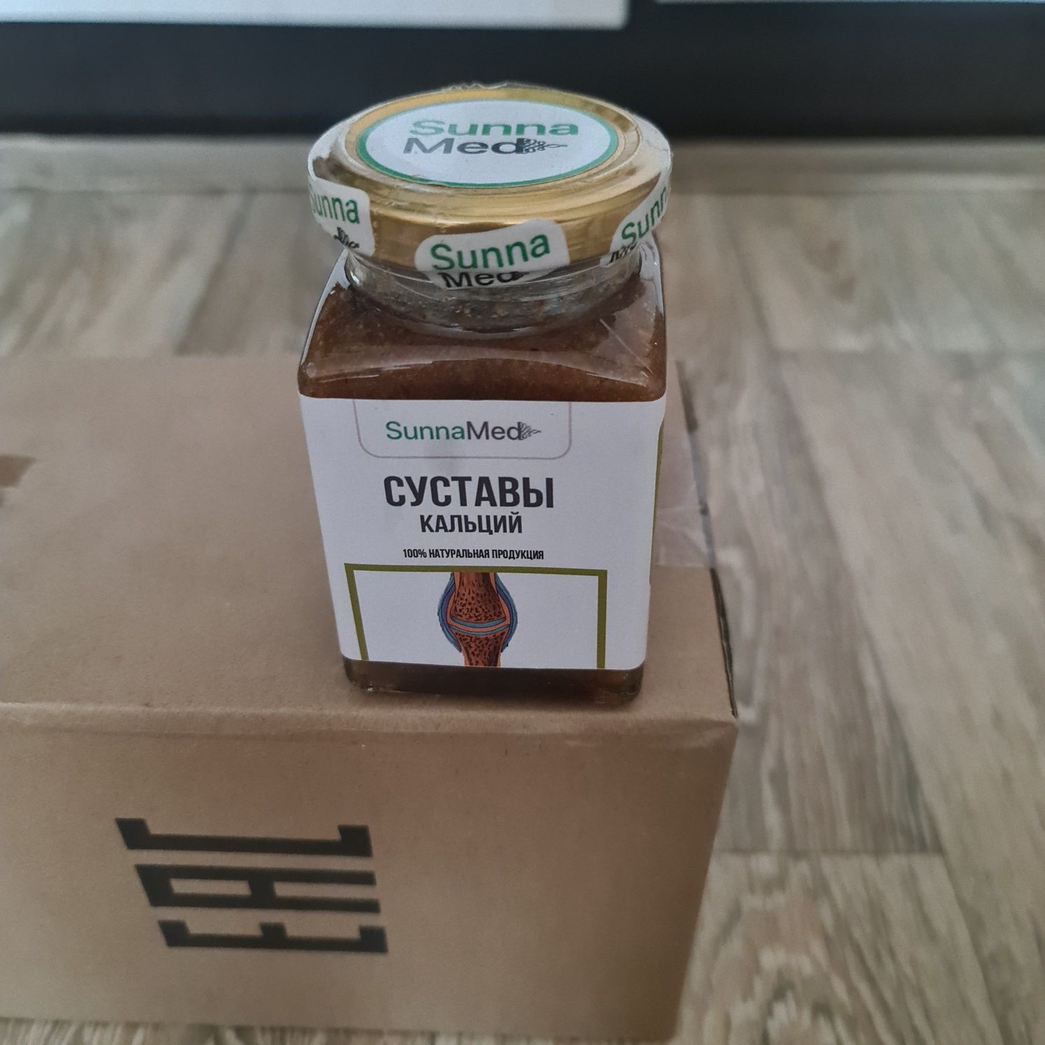 Натуральный продукт из травы и меда