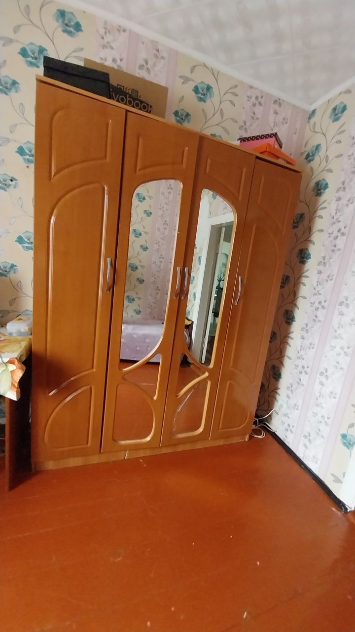 Срочно  продам  шифонер