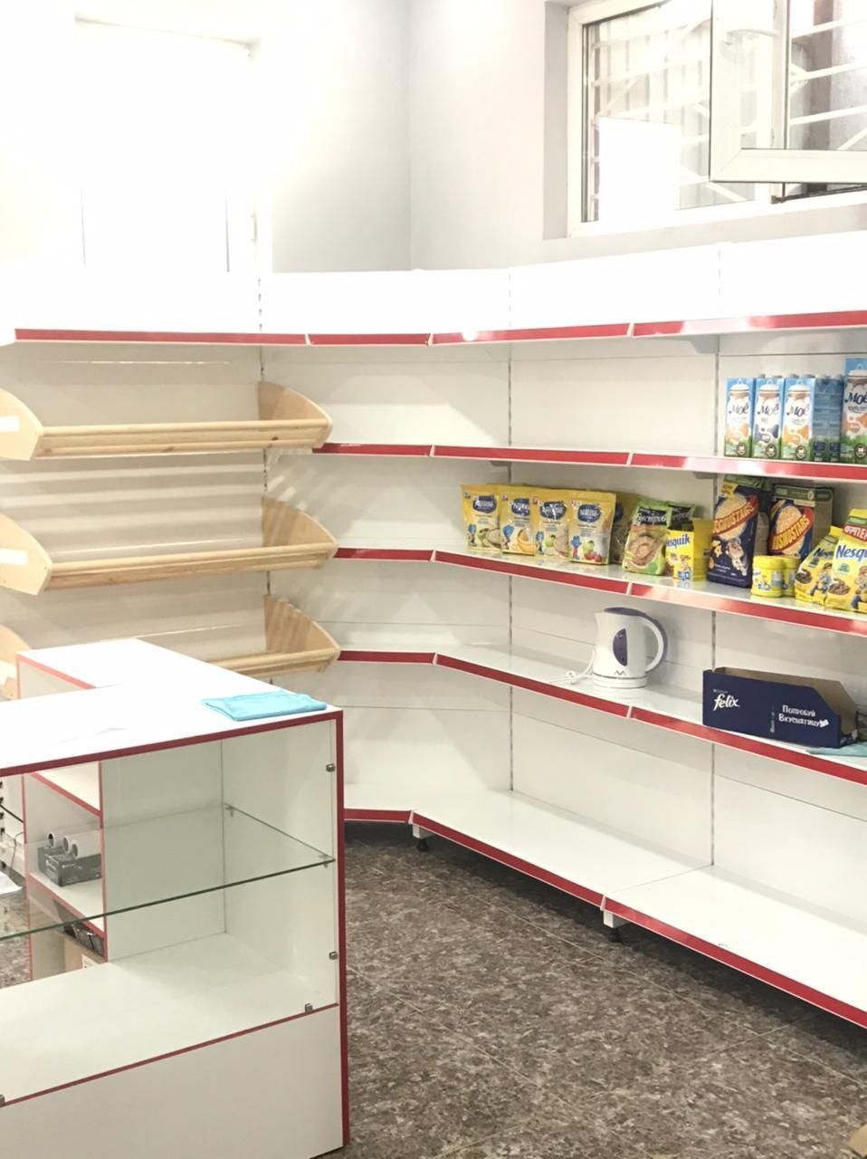 Витрина полки стеллажи кассовый боксы овощной стеллажи