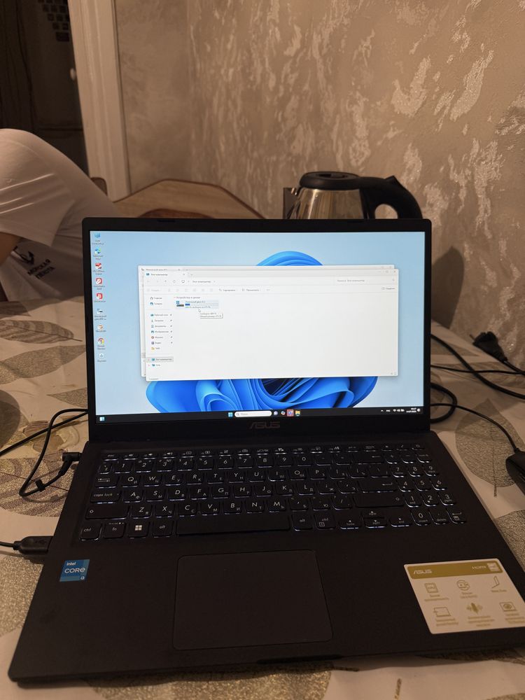 ASUS Vivobook K513EA почти не пользовался