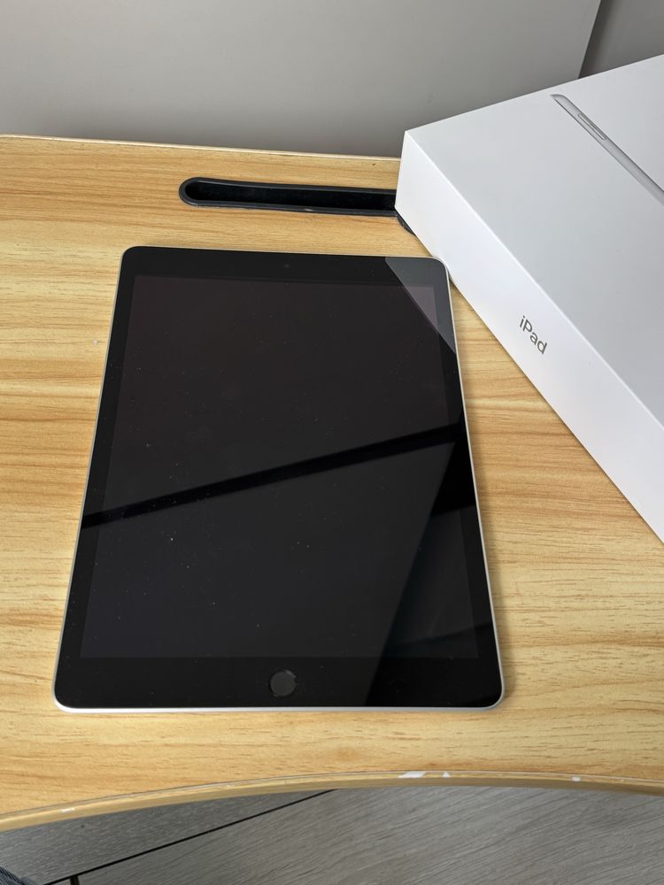 iPad 9 поколения 64 ГБ Wi-Fi , цвет серебристый