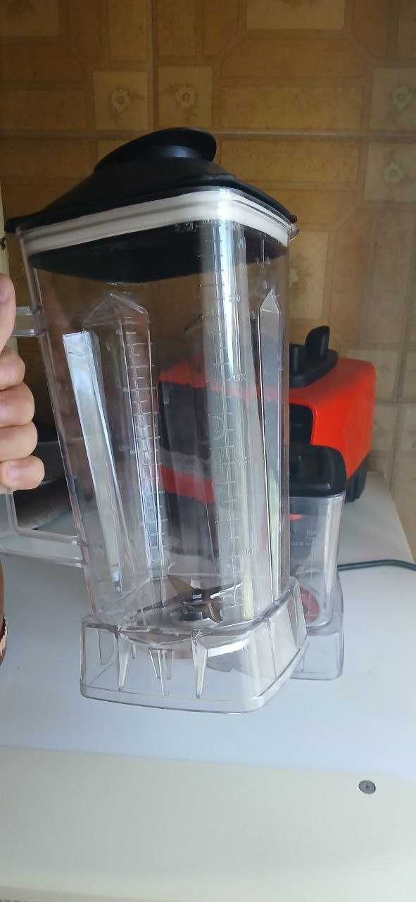 Блендер удобный 2,5л