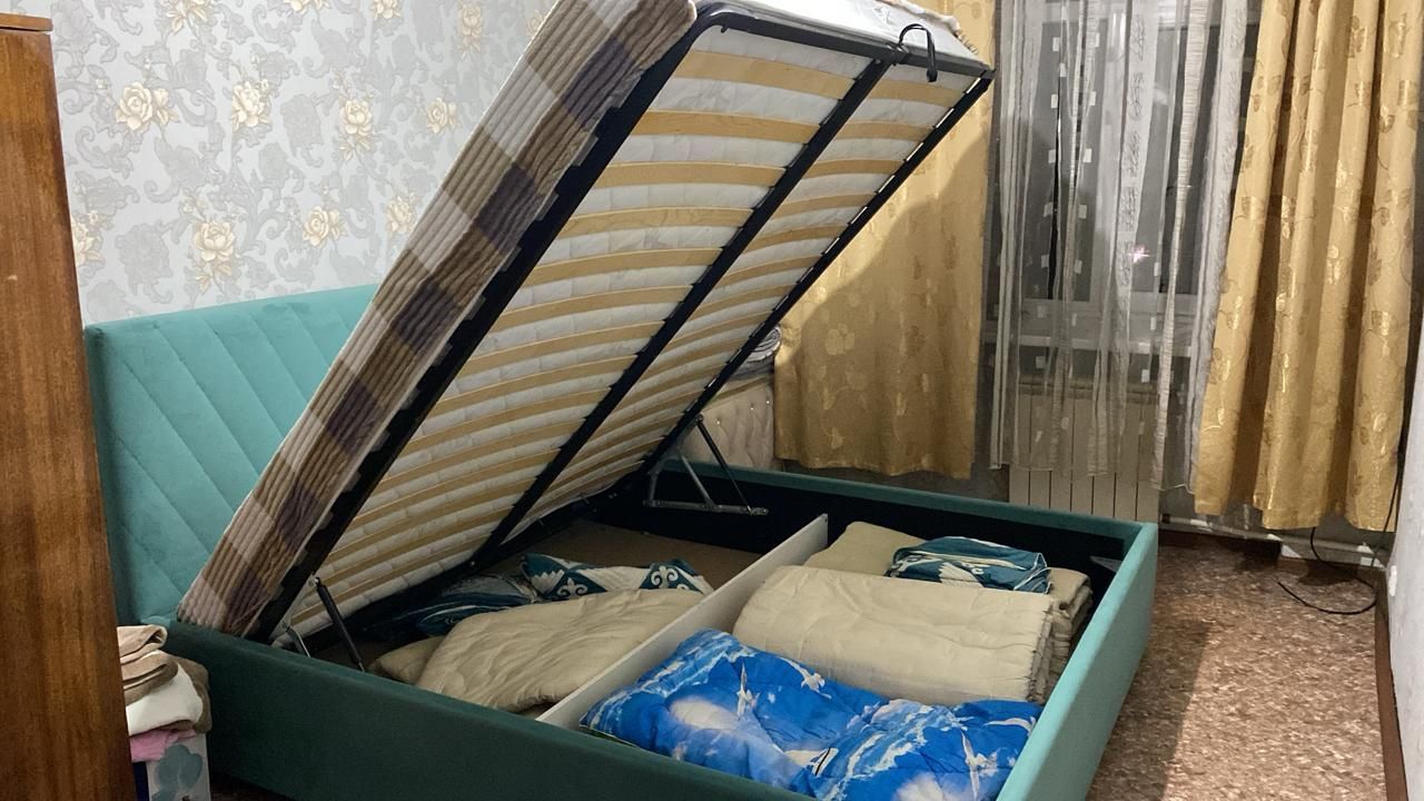 Продам двуспальную  кровать.