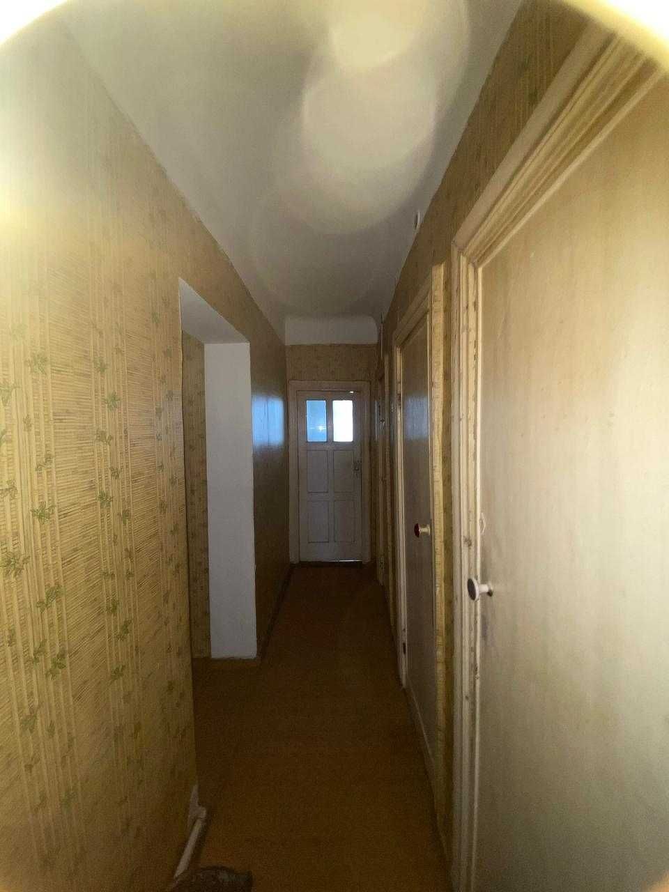 Продается квартира 2 комнатная на Карасай батыра  дом кирпичный 3 этаж