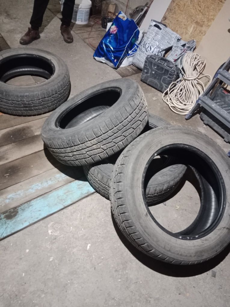 Продам шины, Нокиан 225/60/17