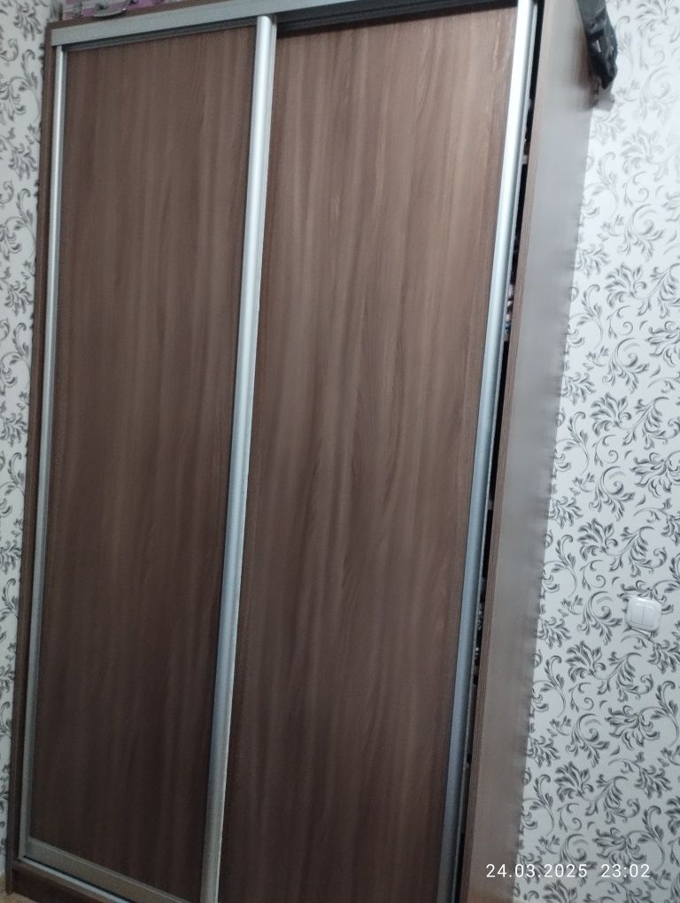 Продам прихожую , кровать и шкаф срочно