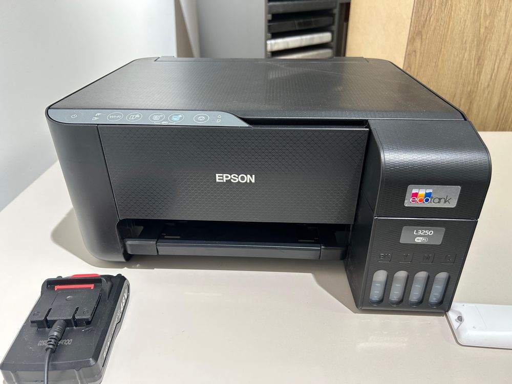 продается принтер Epson L 3250 новый