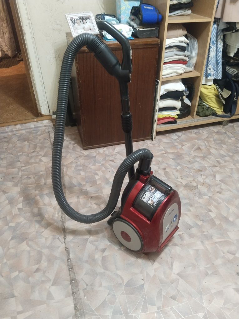 Продам пылесос Samsung 1800w