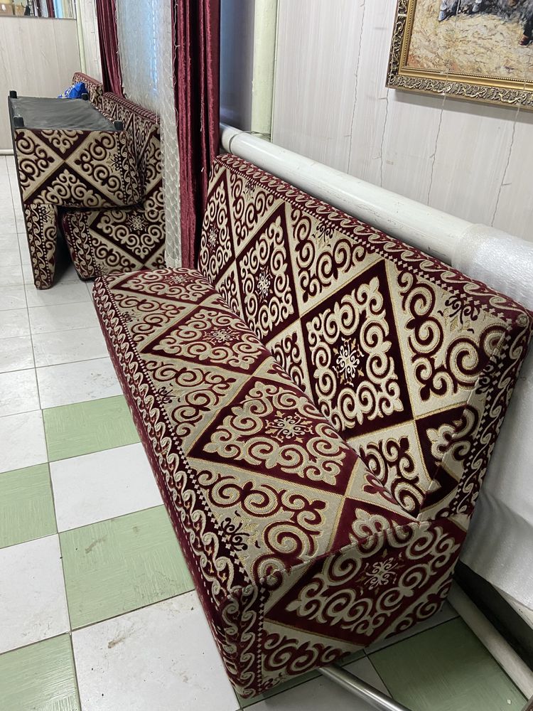 Продам столы и диваны