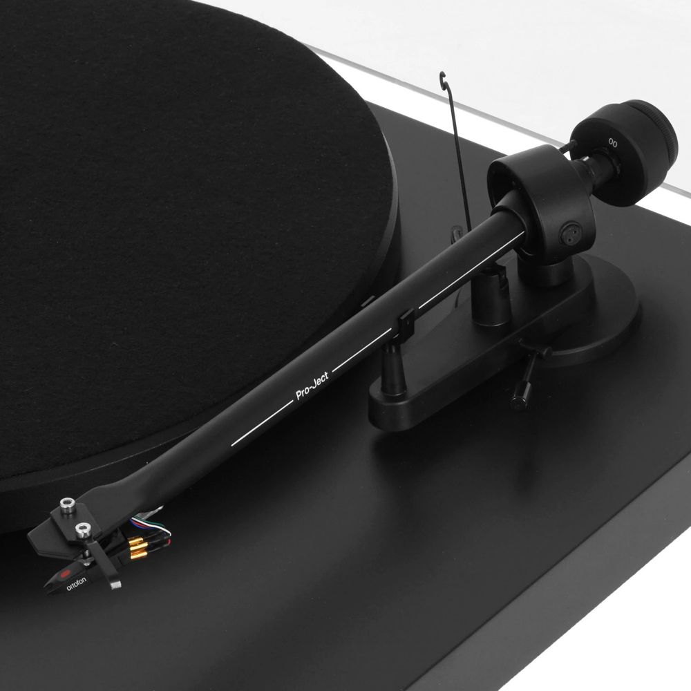 Проигрыватель виниловых пластинок Pro-Ject Debut III DC OM 5e, Black