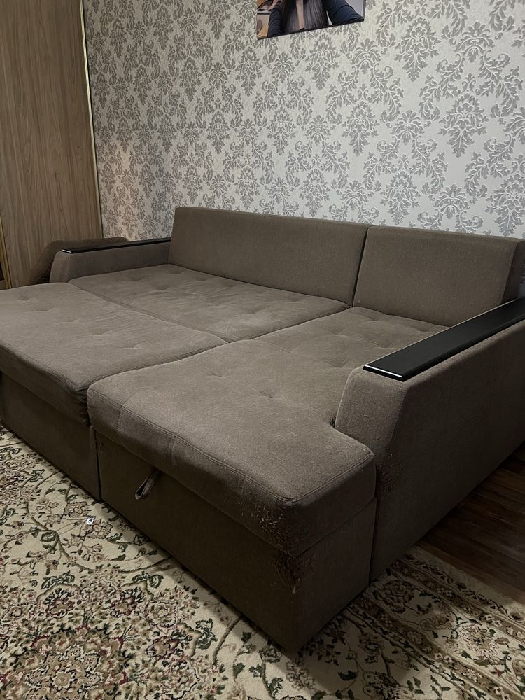 Продам диван для гостинной