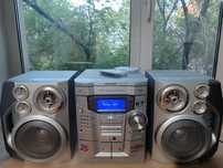 Музыкальный центр Sharp, модель из начала 2000-х.