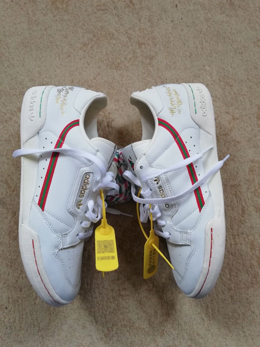 Продам кросы от Adidas коллобарация Merry Christmas