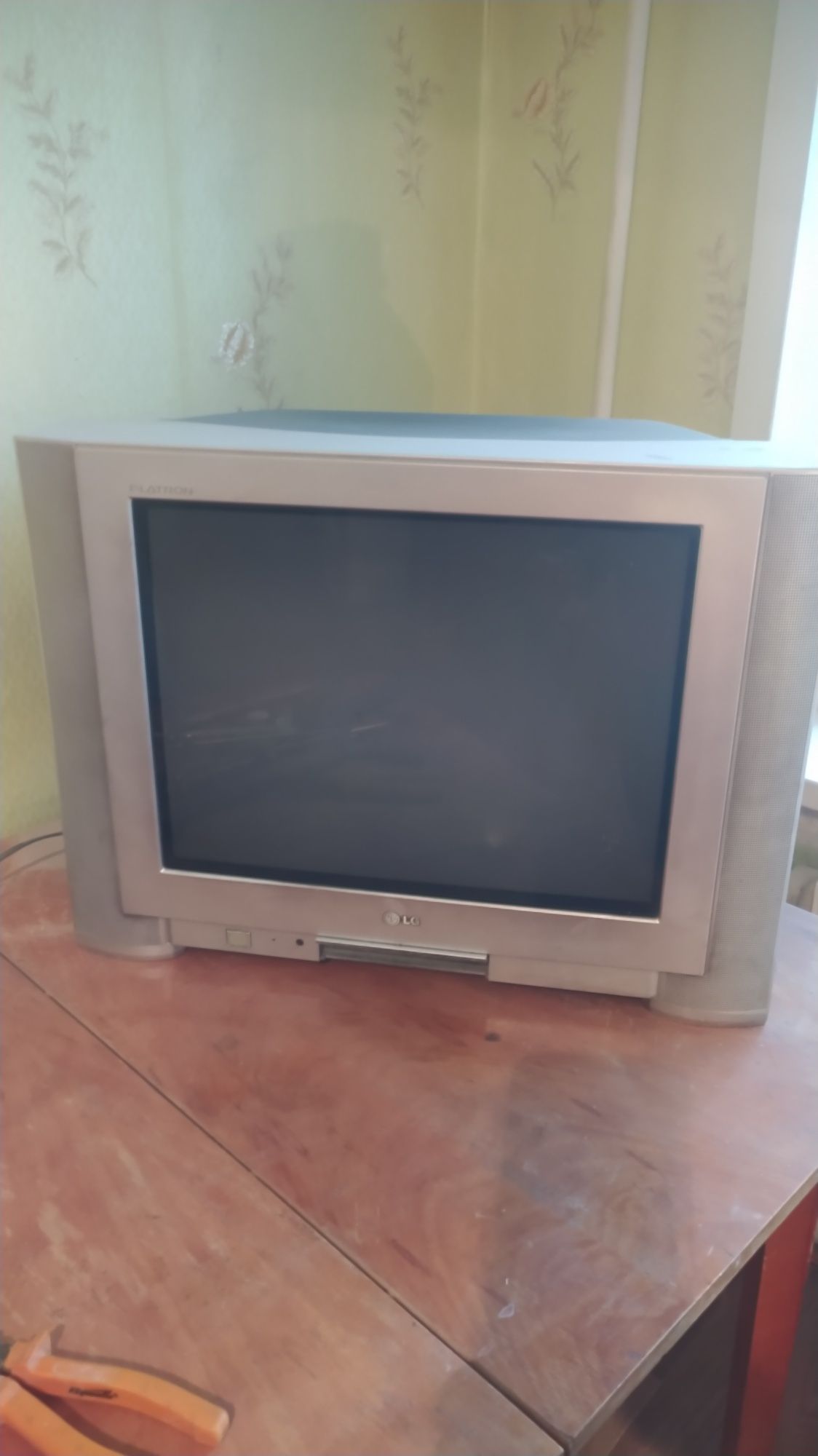 Продам телевизор LG