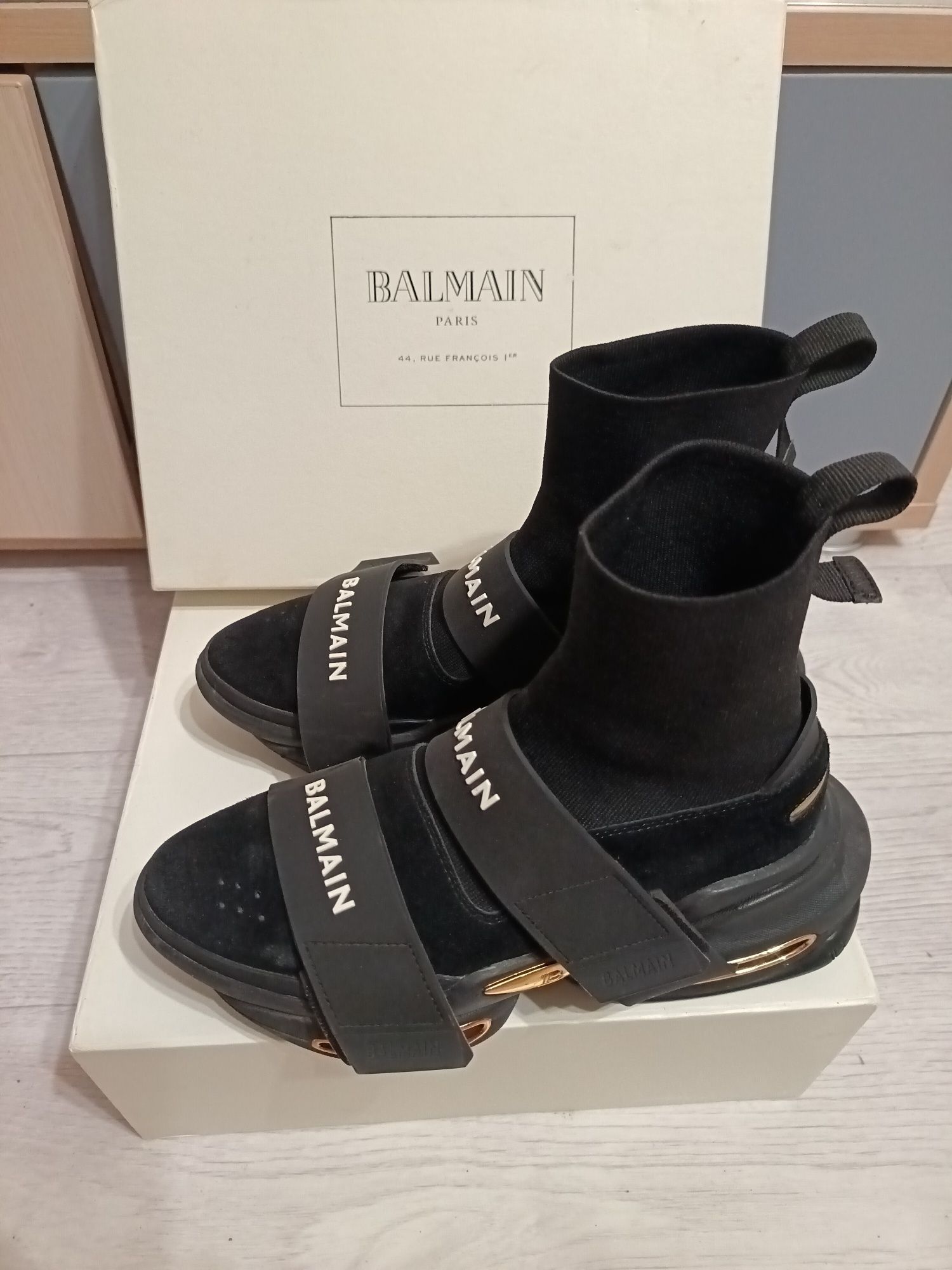Продам шикарные кроссовки!