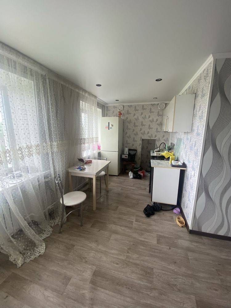 Срочно продам 2 комнатную кв 3 этаж Шахтерская 10А