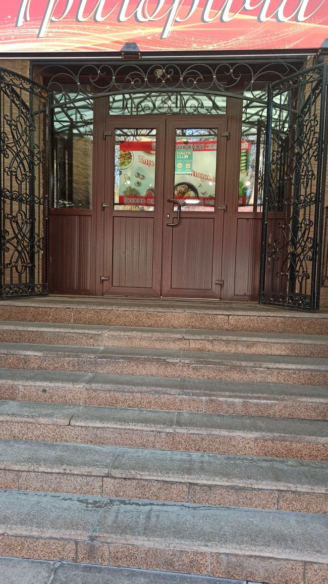 Продаётся действующее кафе на территории 0,5 Га. Район family парка.
