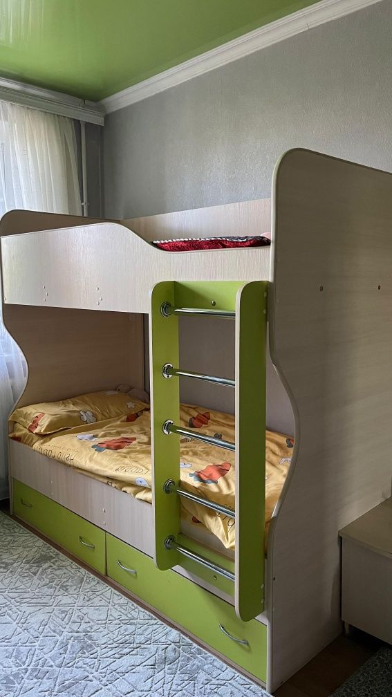 Двухъярусная кровать