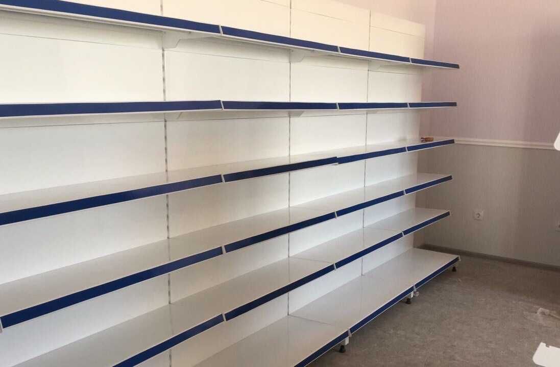 Металлические стеллажи и торговое оборудование в магазин