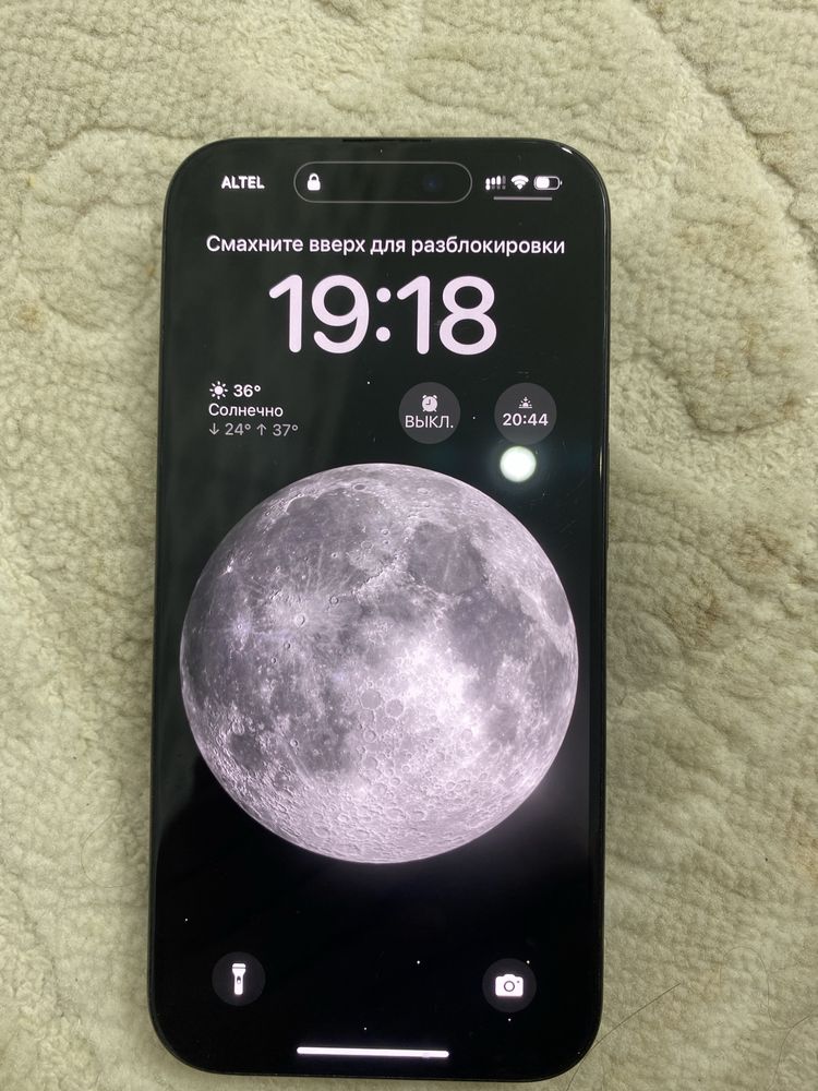 Iphone 15 pro в отличном состояний царапин нету, в ремонте не было