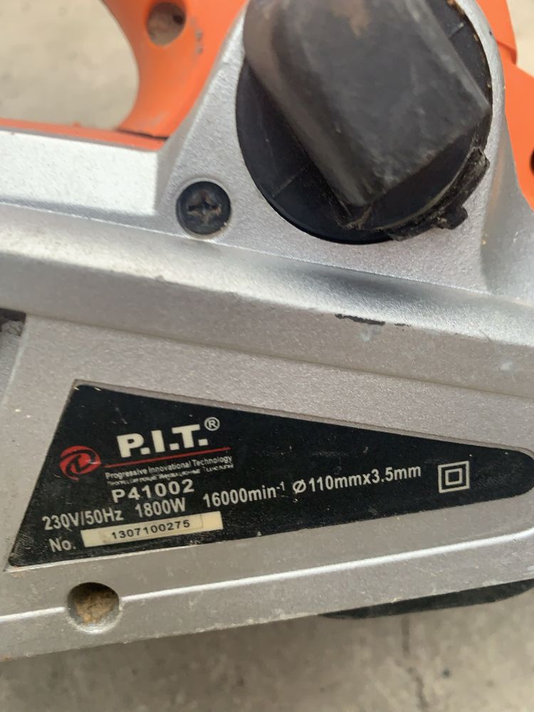 Электрорубанок PIT P41002