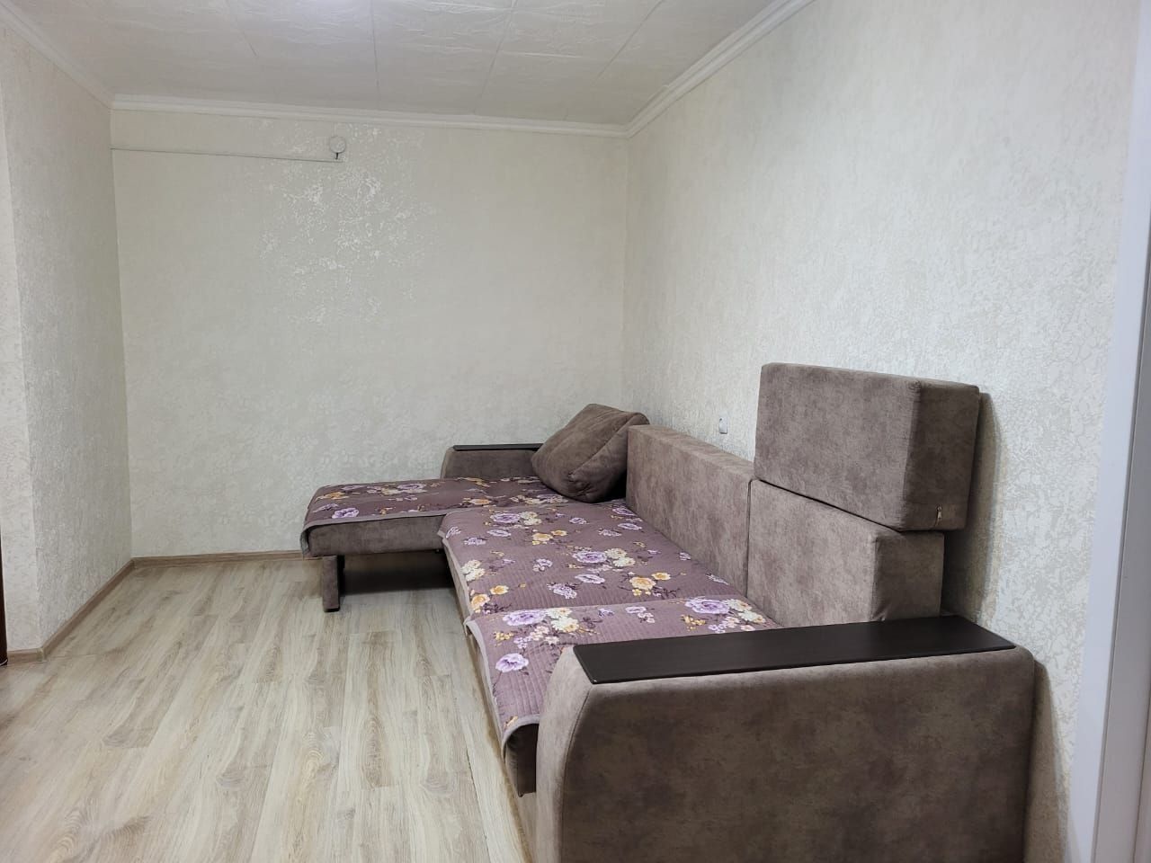 Продам квартиру 2-х комнатную Саина 4