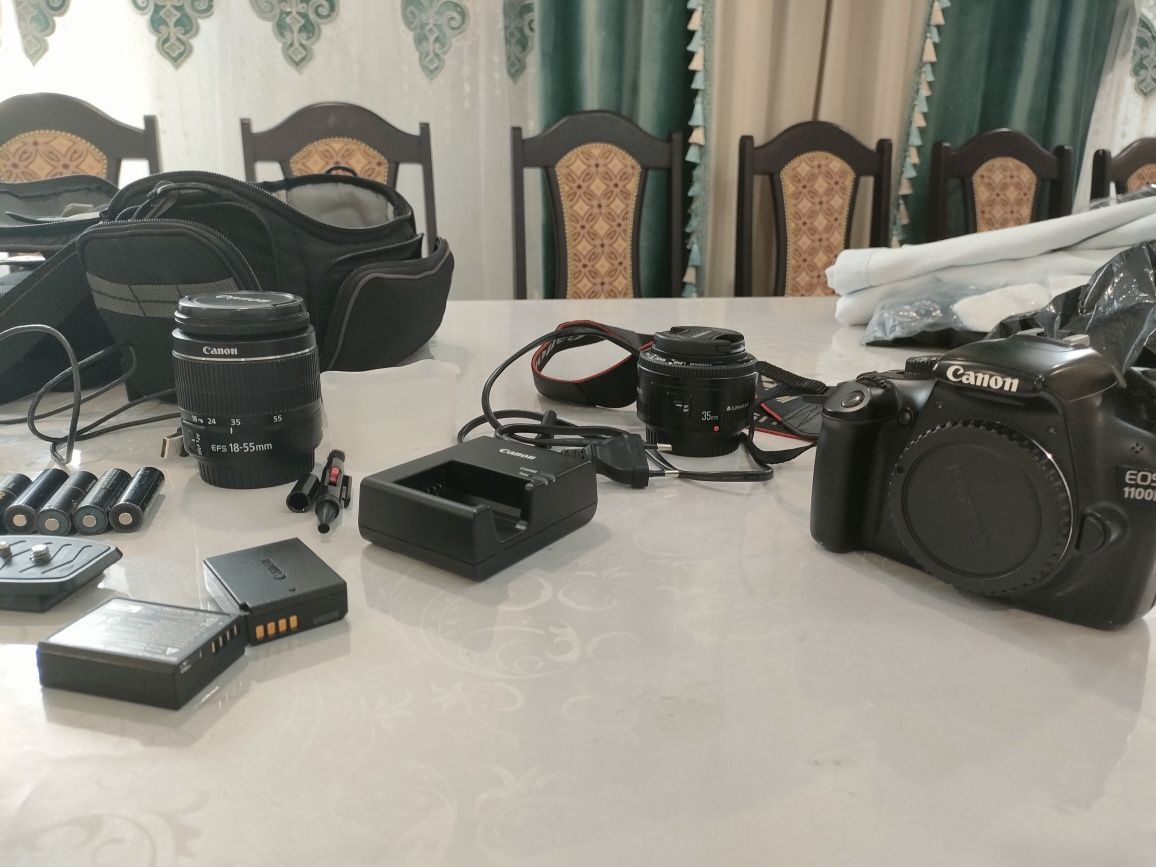 Комплект фотоаппарат, вспышка, обьективы и прочее
