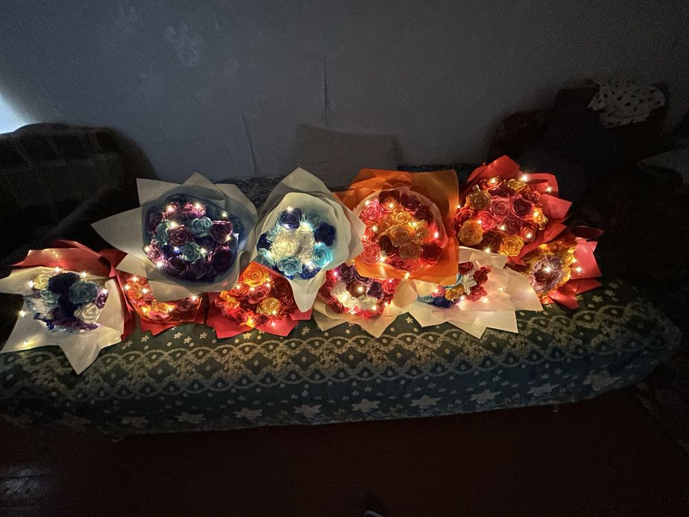 Букеты из атласных цветов для корпоративных подарков и декора