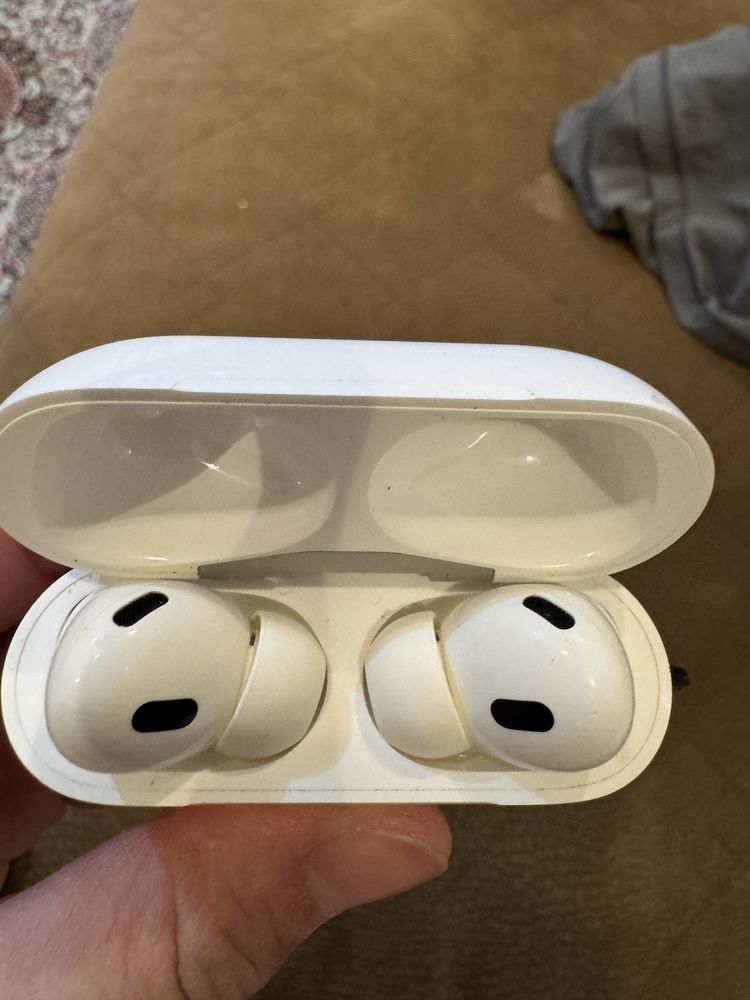 Airpods pro, 2 A2698