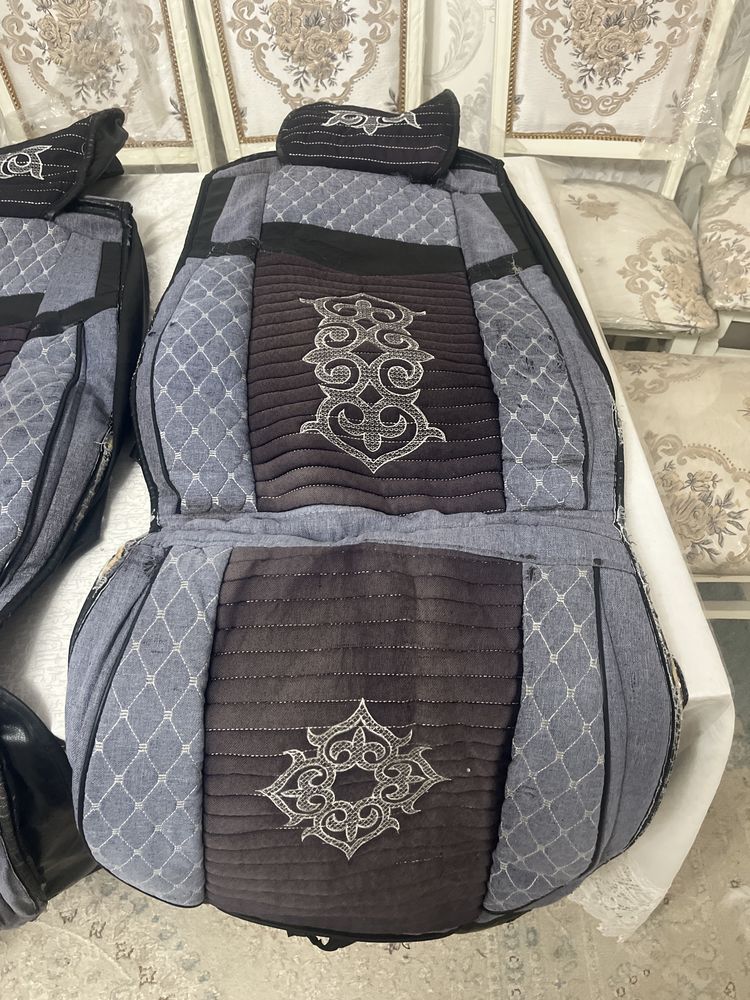 Продам Авто Чехол Универсальный!В Хорошем Состояний!