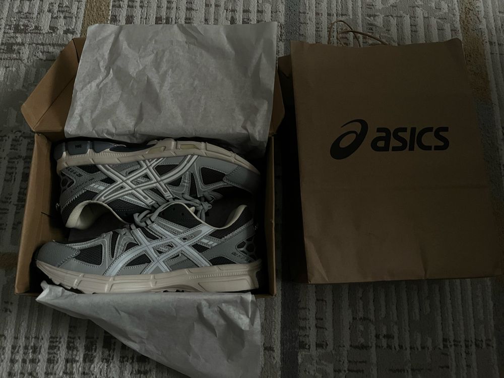 Продам Кроссовки Asics