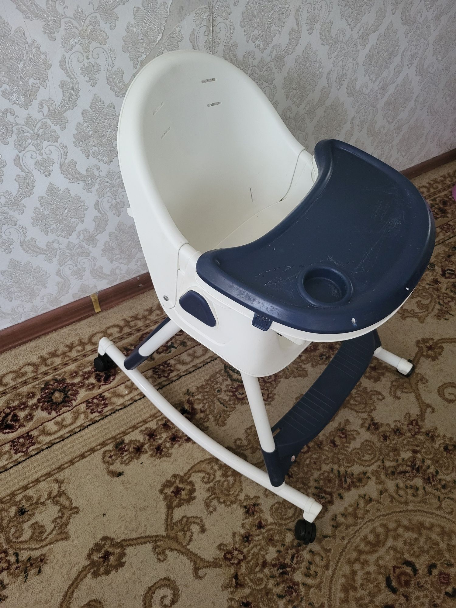 Продаеться манеж +стульчик для кормления
