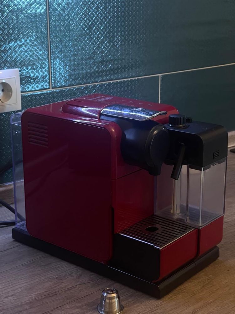 Кофемашина Delonghi nespresso EN 550.R