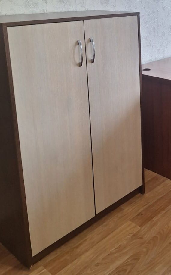 Продам офисную мебель ( плательный шкаф, шкаф для документации, камод-