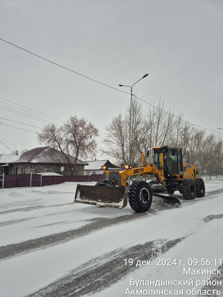 Продам автогрейдер 215