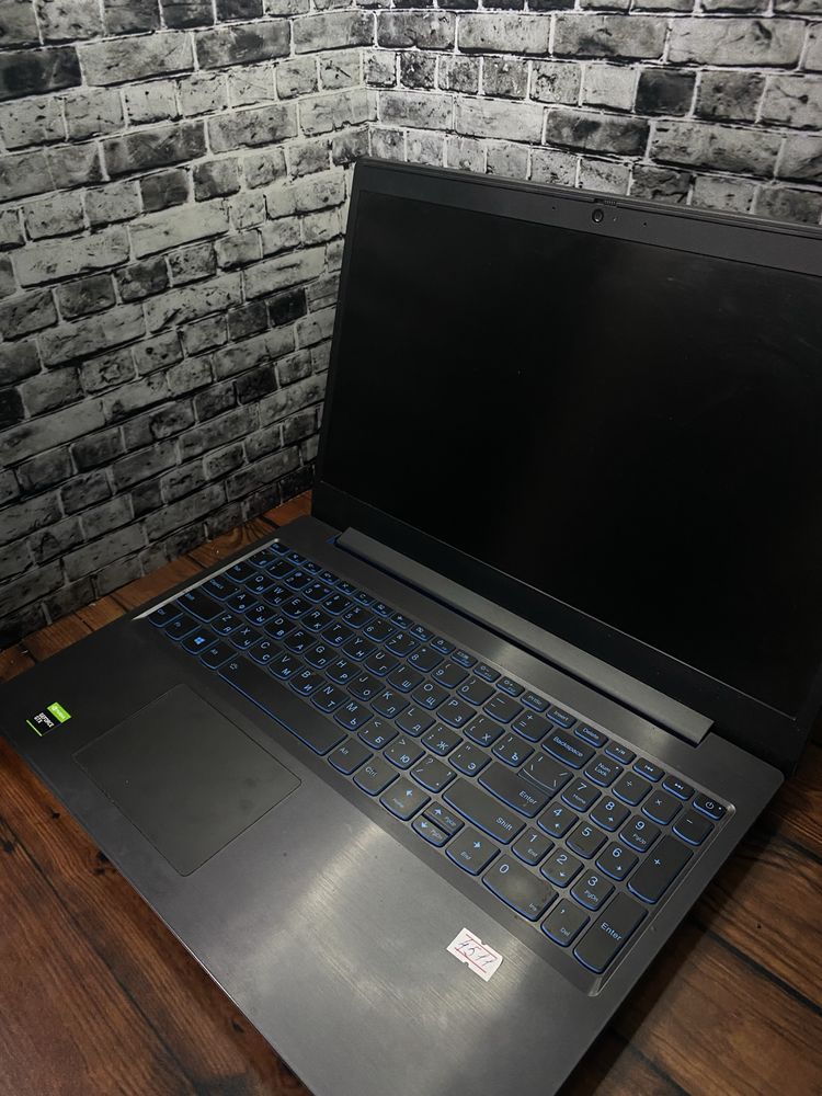 Lenovo 81LK. Цп: I-7 (9th) Озу: 16GB. SSD: 128 GB HDD: 1TB.