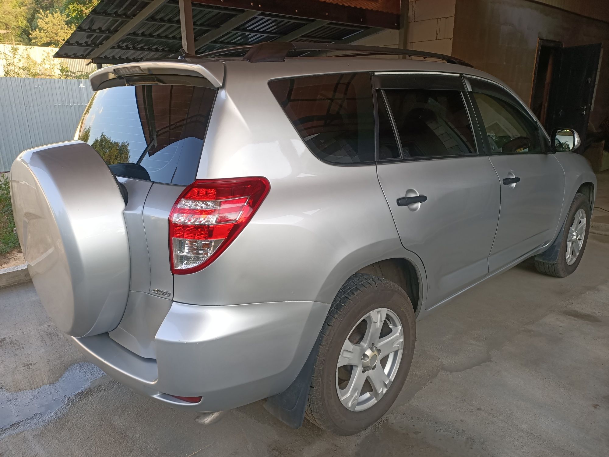 Продам срочно RAV4