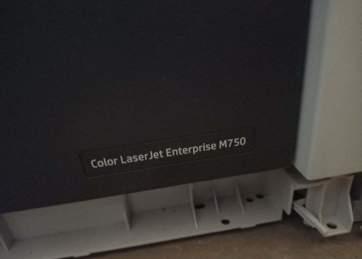 HP Color LaserJet Enterprise M750 Цветной принтер