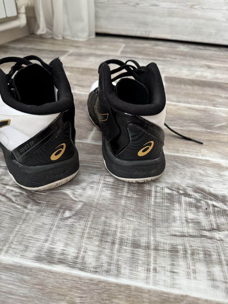 Кроссовки  Asics  р 40