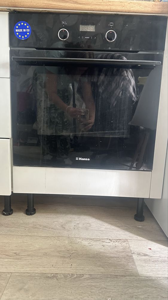 Продам духовку Hansa