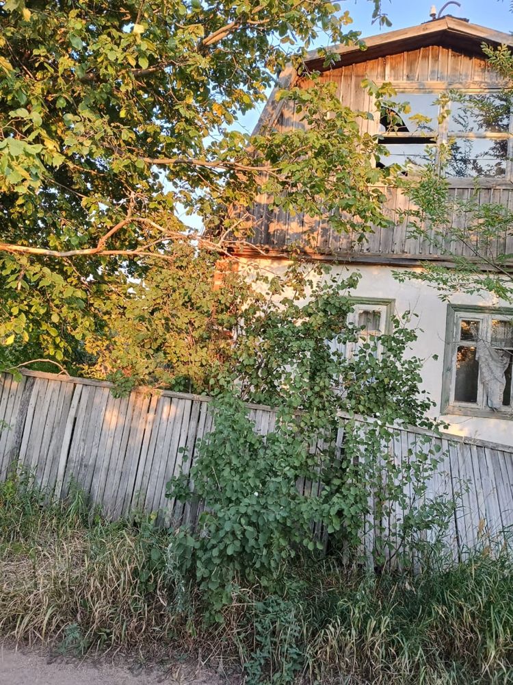 Продам дачную участок с домиком , по центральный улице дача