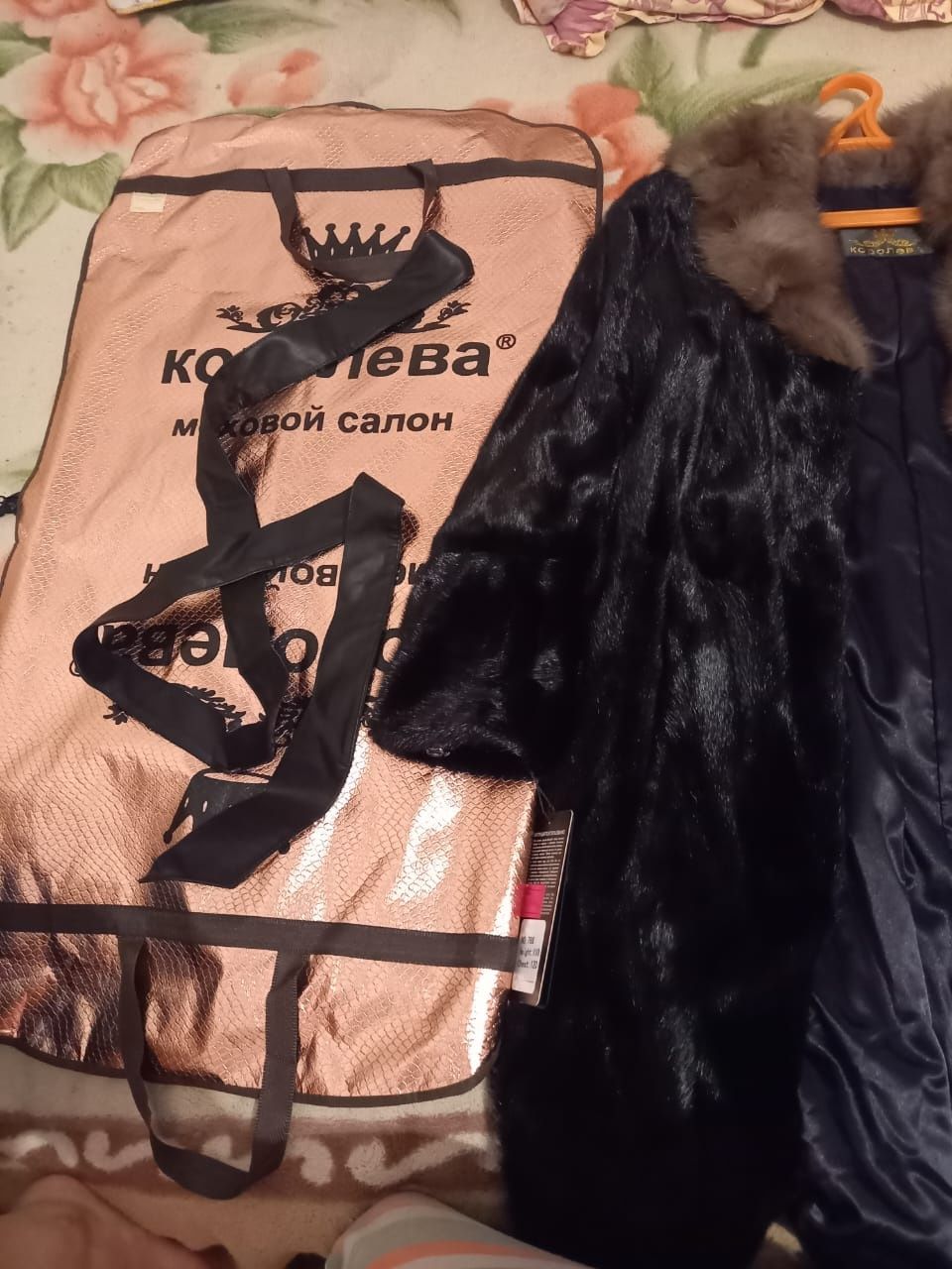 Продам норковый  шубу новый