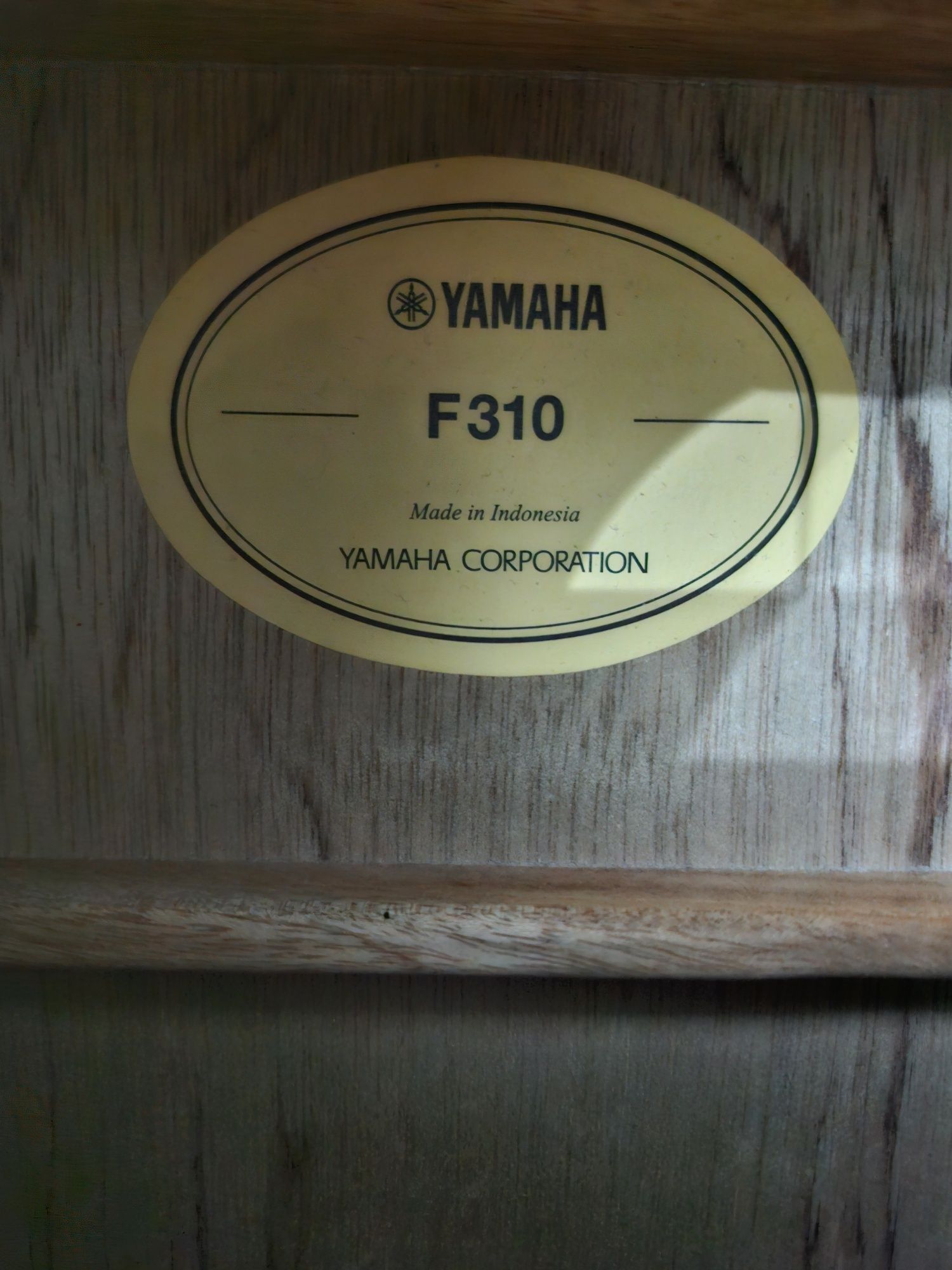 Продам акустическую гитару Yamaha F310