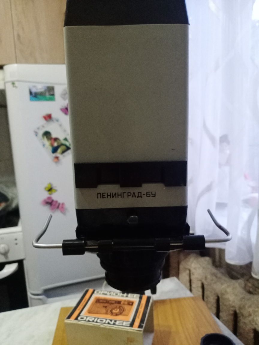 Продам фотоувеличитель, фотоаппарат,фотовспышку, красный фонарь,бочок.