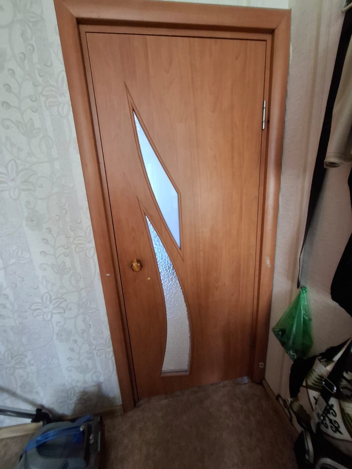 Двери межкомнатные б/у, размер 700 и  800 см, в хорошем состоянии.