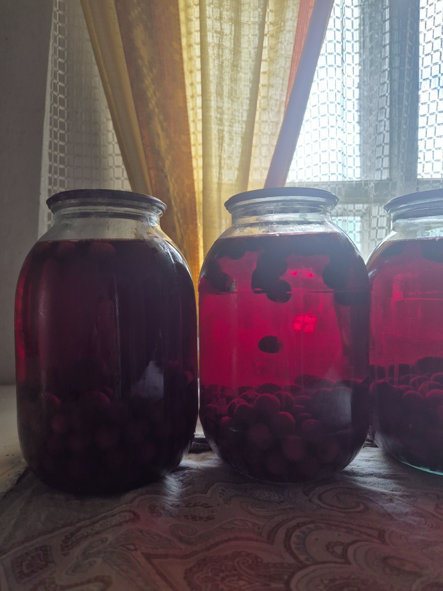 Продам  кампот  из вишни.  Сладкий.  2 ,литра 1400.  3 литра 2 т.