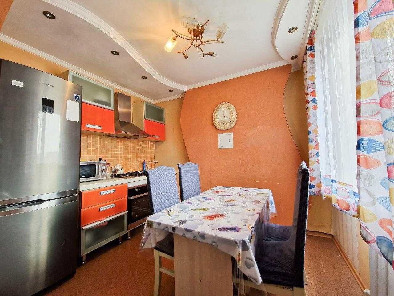 Продам 3 комн квартиру студию по пр Металлургов на 4 мкр