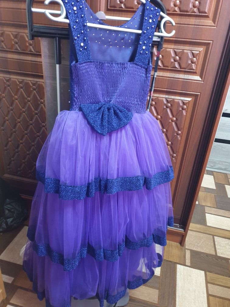 Продам платье  праздничное