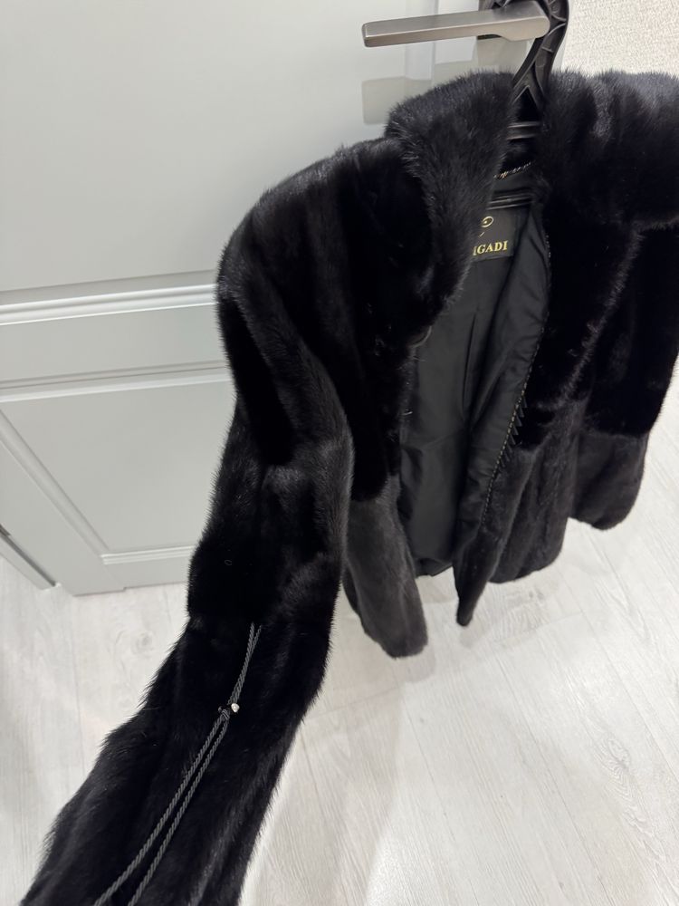 Продам норковую шубу